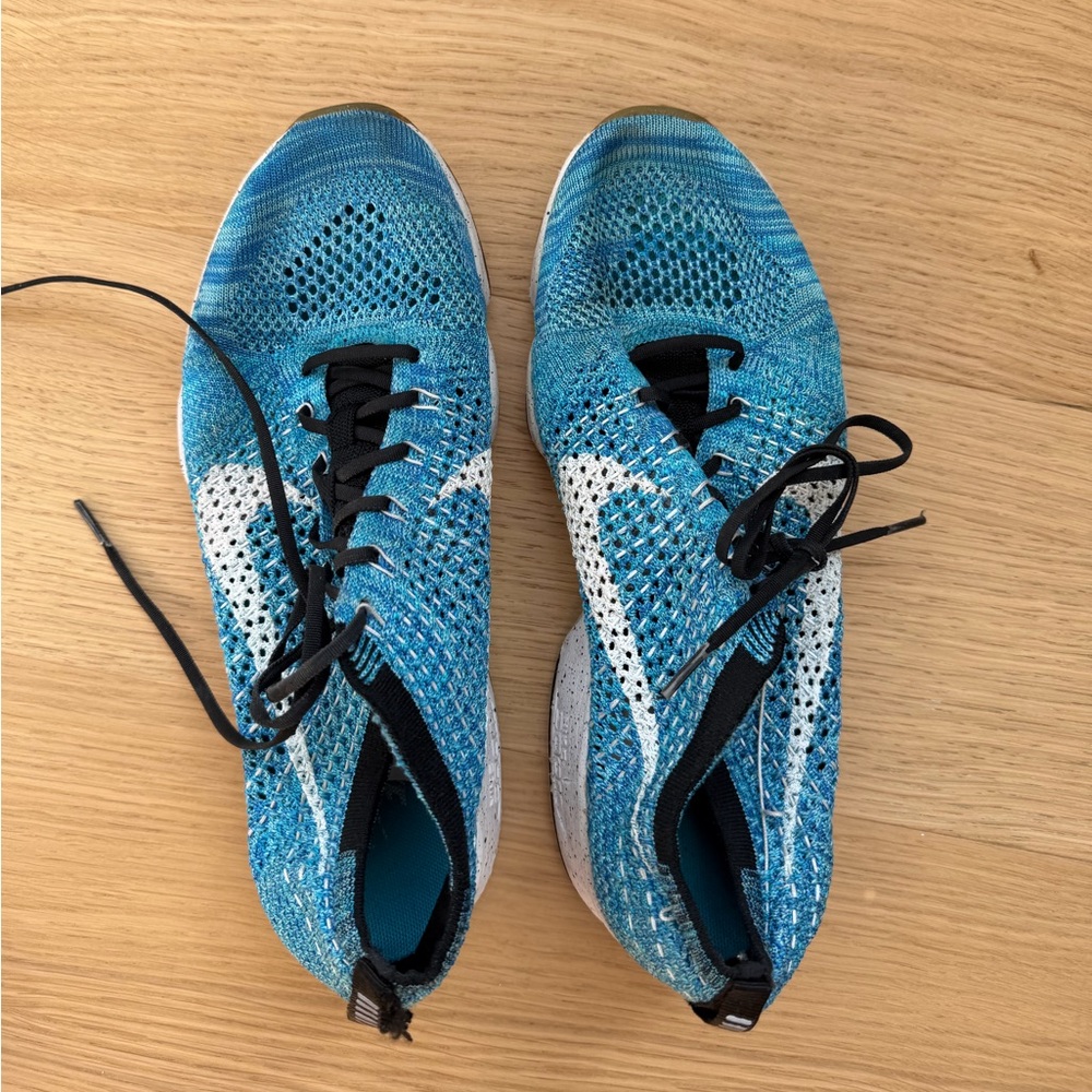 Nike Flyknit Zoom in Blue and Black